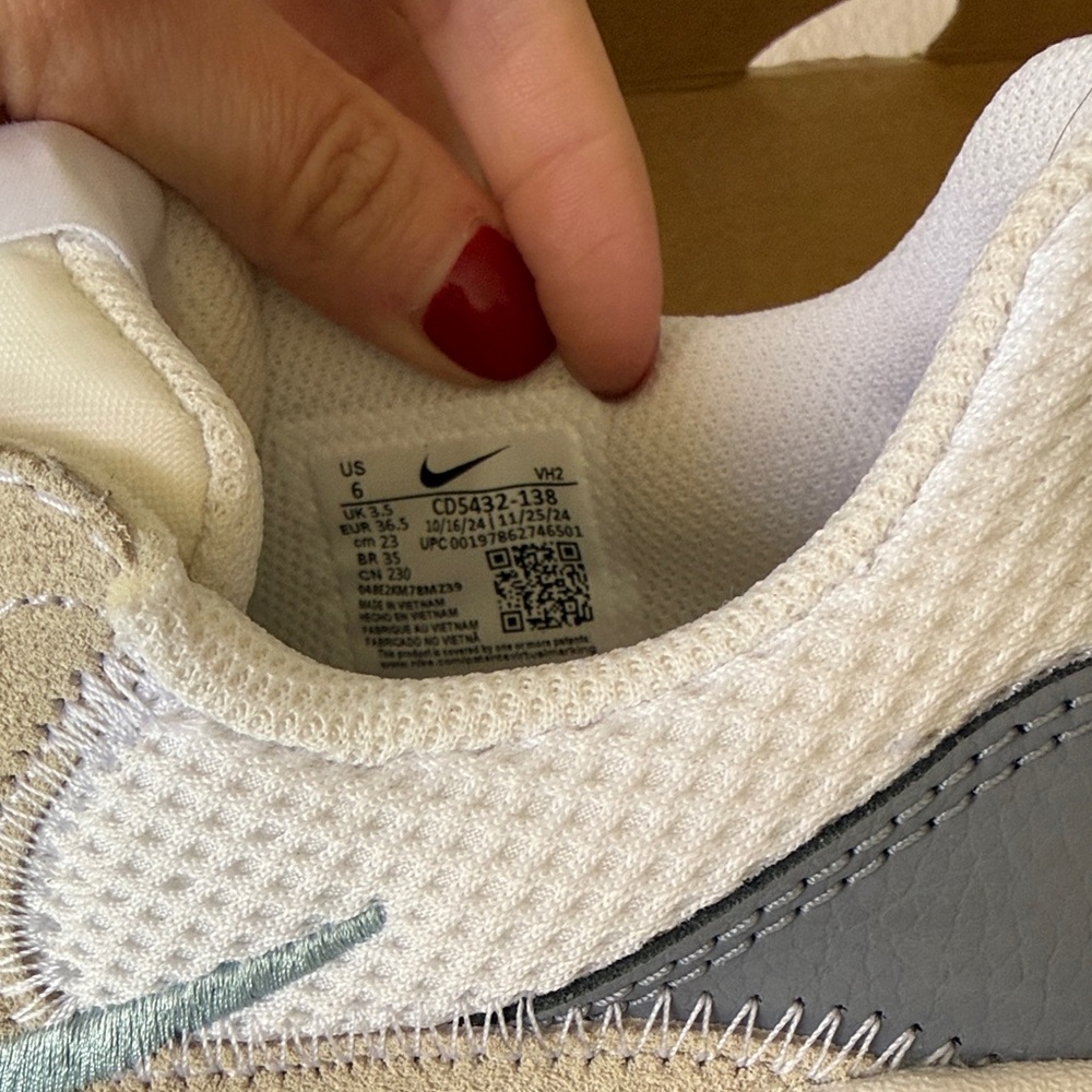 Women’s Nike air max excee - Picture 4 of 5